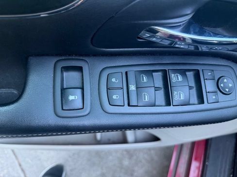 Used 2012 Chrysler Town & Country Touring-L w/ Driver Convenience Group FWD image 13