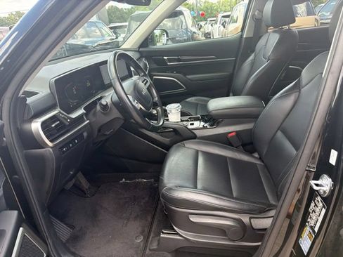 Used 2023 Kia Telluride LX FWD image 11