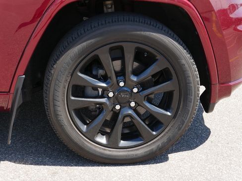Used 2019 Jeep Grand Cherokee Altitude AWD/4WD image 15