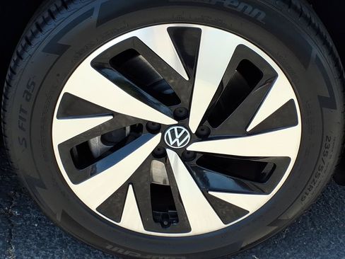 Certified 2023 Volkswagen ID.4 Pro RWD image 9