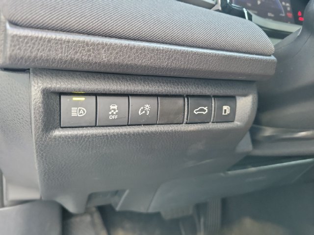 Used 2025 Toyota Camry LE FWD image 31