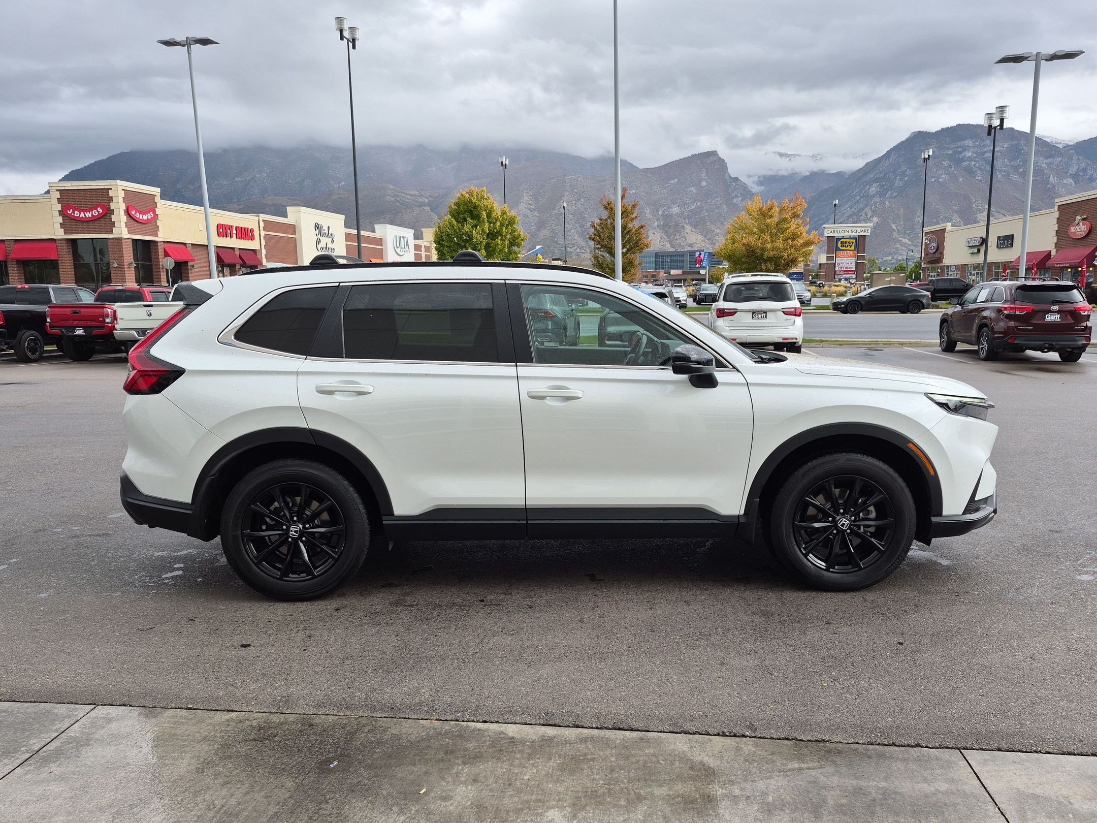 Used 2023 Honda CR-V Sport image 2