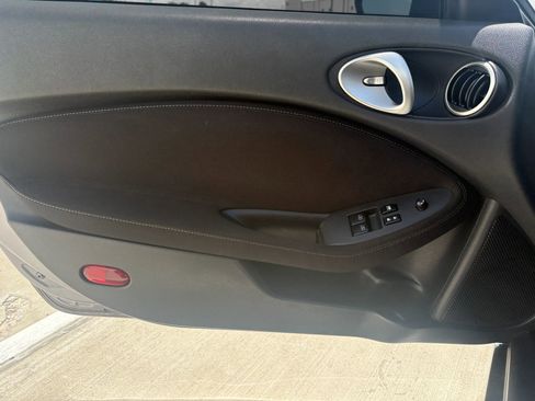 Used 2017 Nissan 370Z Coupe RWD image 17