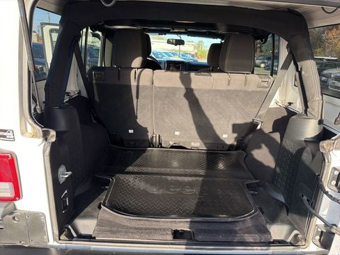 Used 2018 Jeep Wrangler Unlimited Sahara AWD/4WD image 23
