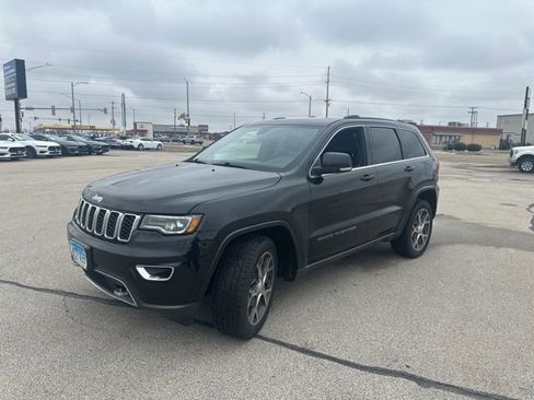 Used 2018 Jeep Grand Cherokee Limited image 2