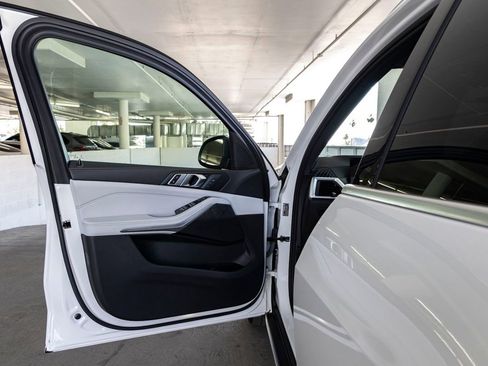 Used 2024 BMW X5 xDrive40i w/ Parking Assistance Package AWD/4WD image 13