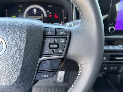 Used 2025 Toyota Camry SE FWD image 25