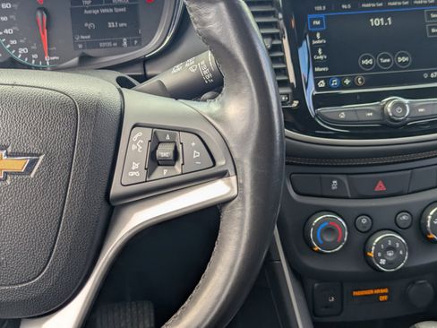Used 2018 Chevrolet Trax LT w/ Sun & Sound Package image 23