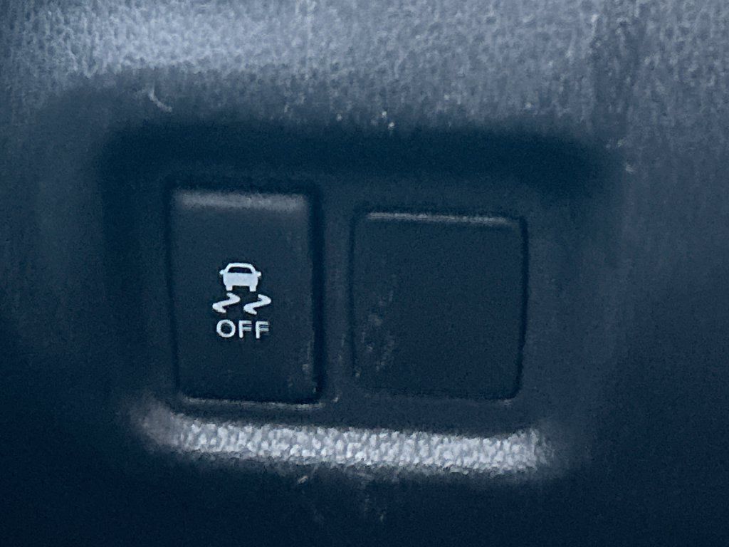 Used 2016 Nissan Versa SV FWD image 28
