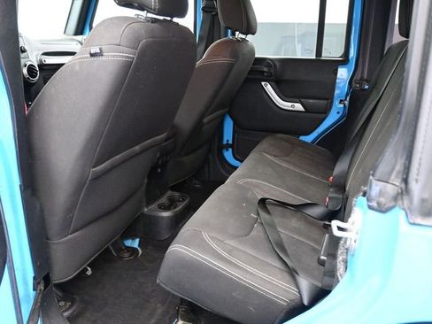 Used 2017 Jeep Wrangler Unlimited Rubicon w/ Connectivity Group image 17