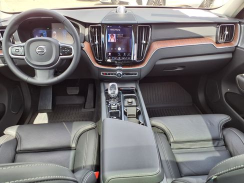 Certified 2023 Volvo XC60 B5 Ultimate AWD/4WD image 17