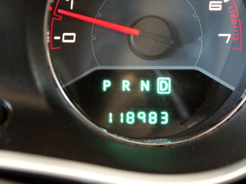 Used 2013 Dodge Avenger SE image 14