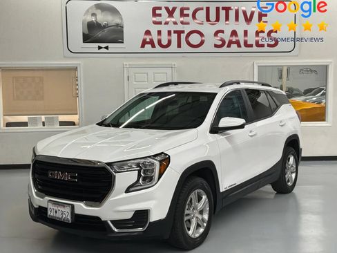 Used 2023 GMC Terrain SLE w/ Driver Convenience Package AWD/4WD image 1