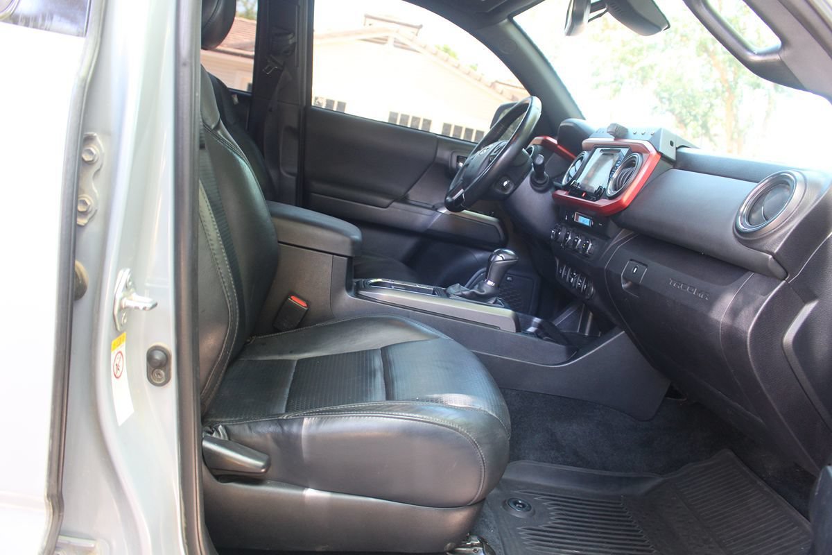 Used 2019 Toyota Tacoma TRD Off-Road AWD/4WD image 17