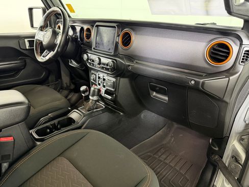 Used 2020 Jeep Gladiator Mojave AWD/4WD image 24