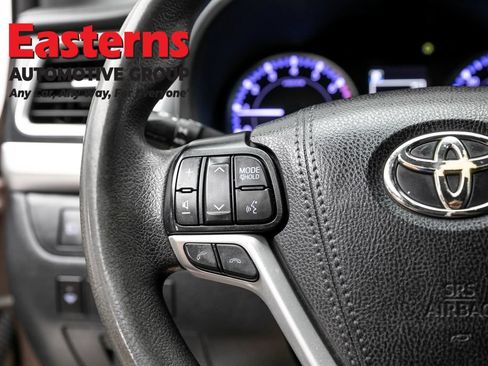 Used 2019 Toyota Highlander LE FWD image 14
