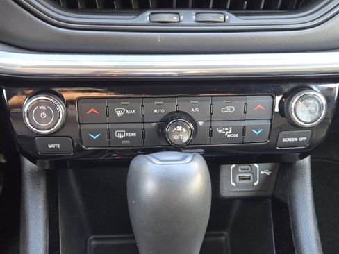 Used 2023 Jeep Compass Limited image 22