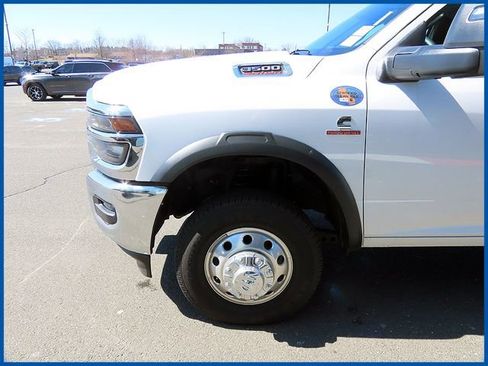 New 2025 RAM 3500 4x4 Crew Cab DRW image 4