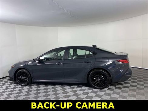 Used 2026 Toyota Camry SE image 5
