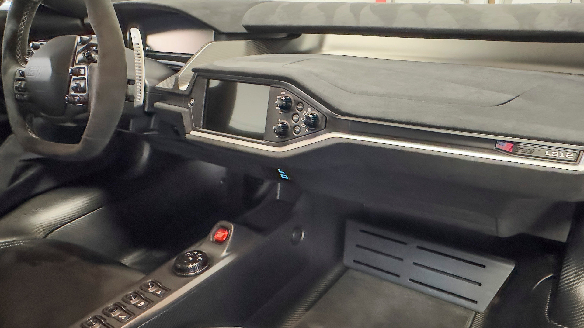 Used 2020 Ford GT Carbon Series RWD image 45