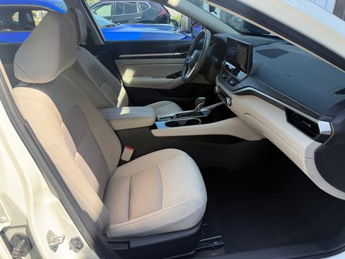 Used 2023 Nissan Altima 2.5 SV w/ SV Premium Package FWD image 18