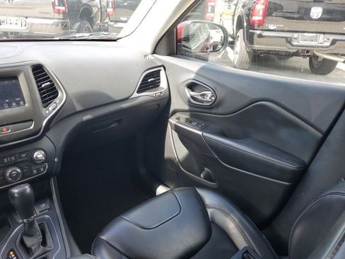 Certified 2019 Jeep Cherokee Latitude Plus image 15