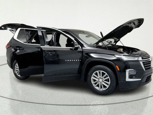 Used 2023 Chevrolet Traverse LT FWD image 14