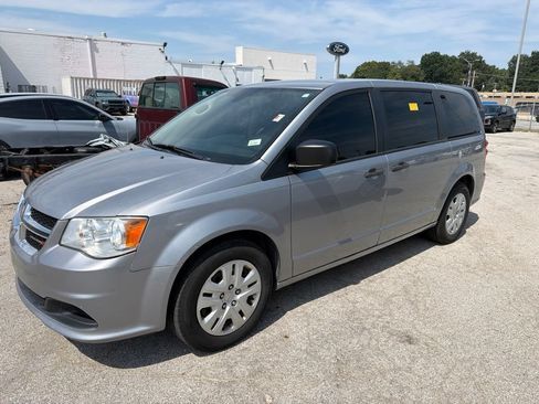Used 2019 Dodge Grand Caravan SE FWD image 1