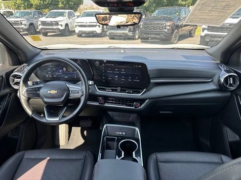 Used 2025 Chevrolet Equinox LT w/ Convenience Package II AWD/4WD image 13