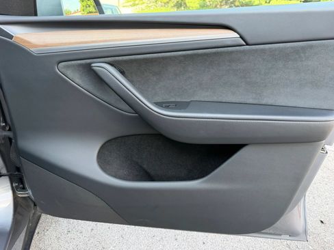 Used 2024 Tesla Model Y Long Range AWD/4WD image 31