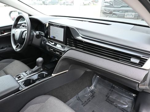 Used 2025 Toyota Camry LE FWD image 31