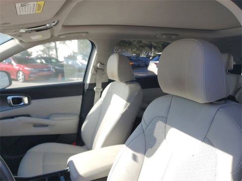 Certified 2023 Kia Sorento SX image 16