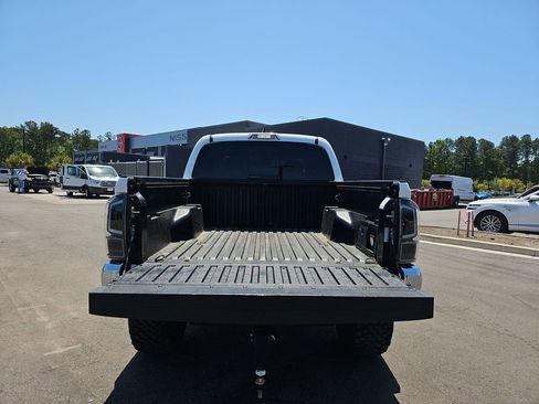 Used 2019 Toyota Tacoma TRD Off-Road image 16