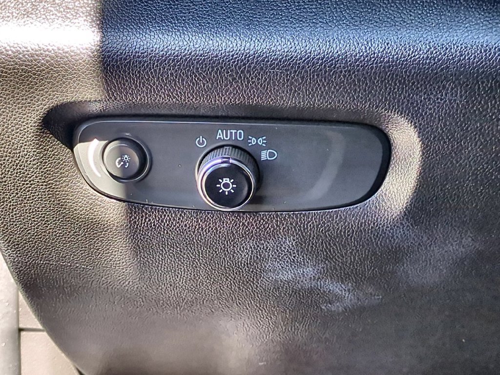 Used 2023 Chevrolet Traverse LT FWD image 23