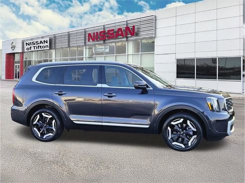 Used 2025 Kia Telluride S FWD image 3