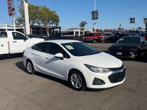 Used 2019 Chevrolet Cruze LS w/ LS Convenience Package FWD image 3
