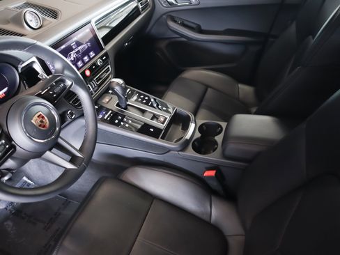Certified 2026 Porsche Macan AWD/4WD image 16