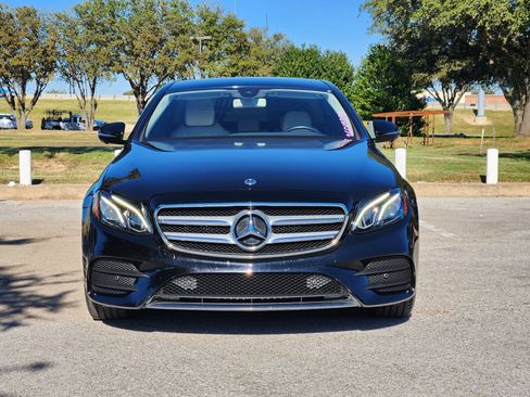 Used 2019 Mercedes-Benz E 300 4MATIC image 2