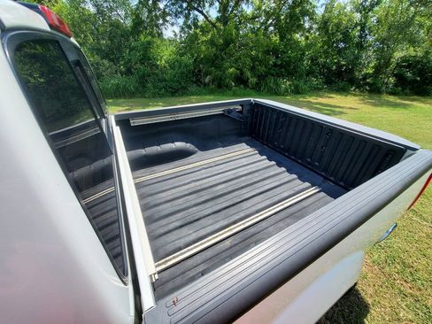 Used 2016 Nissan Frontier SV AWD/4WD image 9