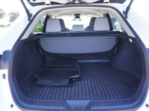 Used 2024 Toyota Venza LE AWD/4WD image 10