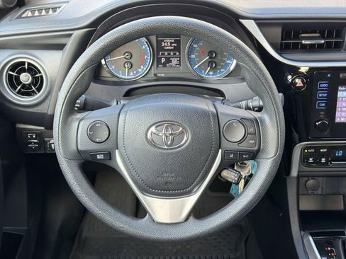 Used 2017 Toyota Corolla LE w/ Carpet Mat Package (TMS) FWD image 17