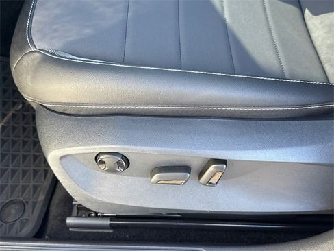 Certified 2023 Volkswagen Taos SE w/ Panoramic Sunroof Package image 28