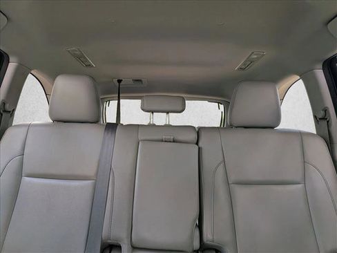 Used 2018 Toyota Highlander XLE AWD/4WD image 17