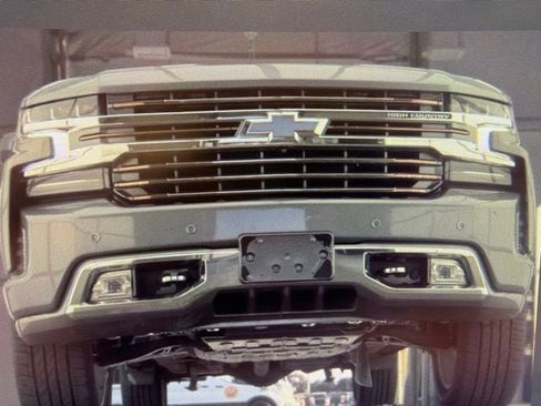 Used 2020 Chevrolet Silverado 1500 High Country w/ Technology Package AWD/4WD image 9