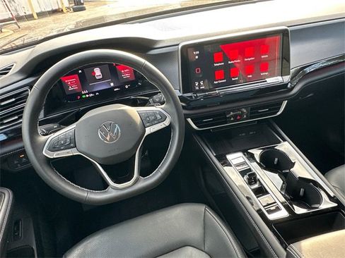 Certified 2025 Volkswagen Atlas Cross Sport SEL image 29