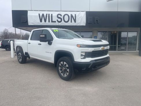 Used 2024 Chevrolet Silverado 2500 Custom w/ Custom Value Package image 1