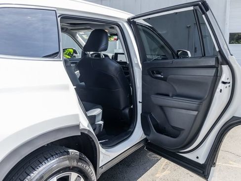Used 2026 Toyota Highlander XLE AWD/4WD image 20