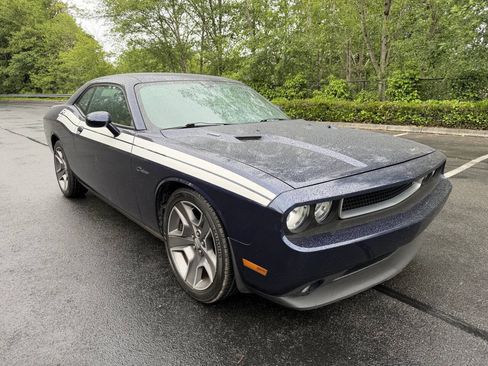 Used 2013 Dodge Challenger R/T RWD image 3