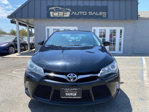 Used 2016 Toyota Camry SE FWD image 2