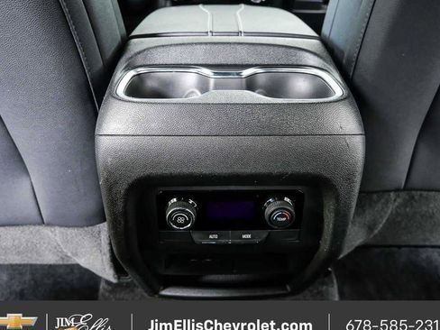 Certified 2025 Chevrolet Traverse LT FWD image 18